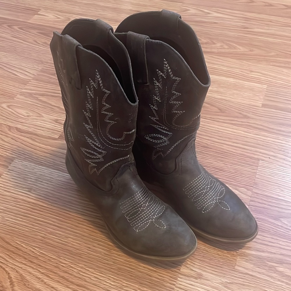 cow girl boots!!